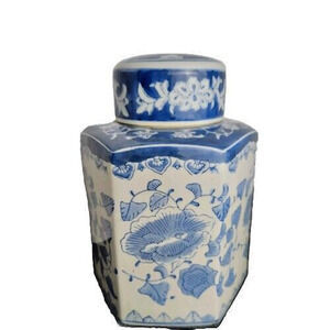 Porcelain Lidded Ginger Jar Vintage Style Blue and White Floral Motif 9" w/Lid